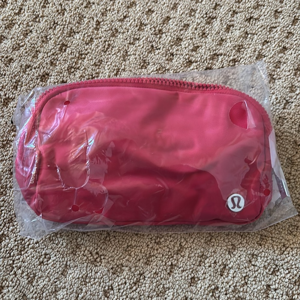NWT Lululemon Wear Everywhere belt bag 1L Cherry Mist sold out - Picture 6 of 7
